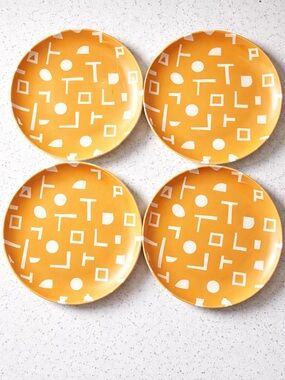 Set of 4 Dinner Plates 9” Round Geometric Orange Yellow Room Essentials